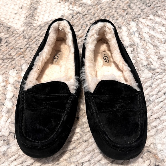 Ugg | Black Suede Slipper Loafer | 7 - Picture 1 of 2